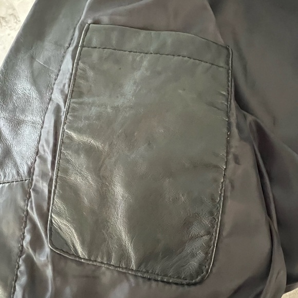 Real leather women’s jacket. Never worn XL or women’s size 12 - Picture 4 of 6